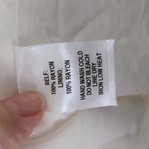 Lulu’s white embroidered V neck dress size medium - Picture 5 of 5